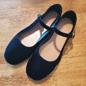 Dôen Velvet Mary Janes in Black